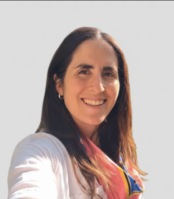 María L.